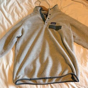 Patagonia synchilla Light Gray Fleece with Green Accents